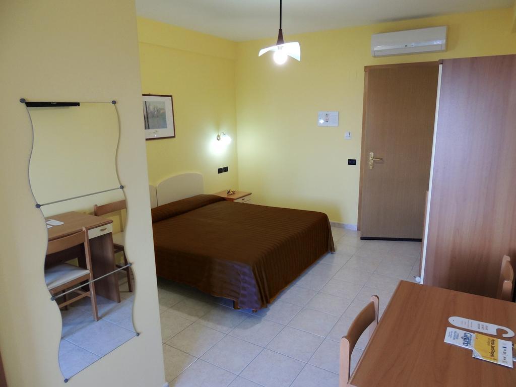 B&B Angela Monte SantʼAngelo Exteriör bild